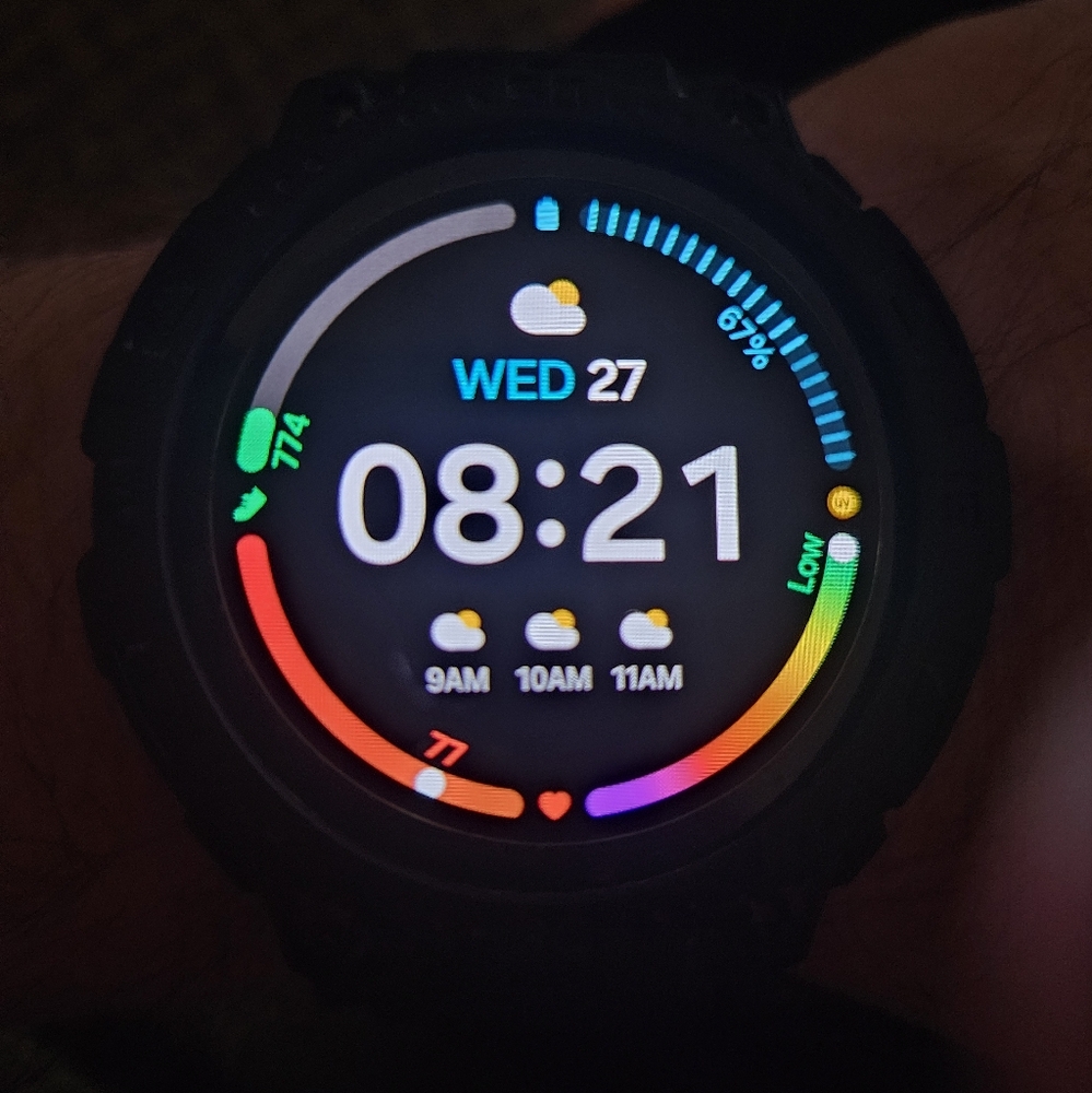 Samsung Galaxy Watch 5 comes with charger as well